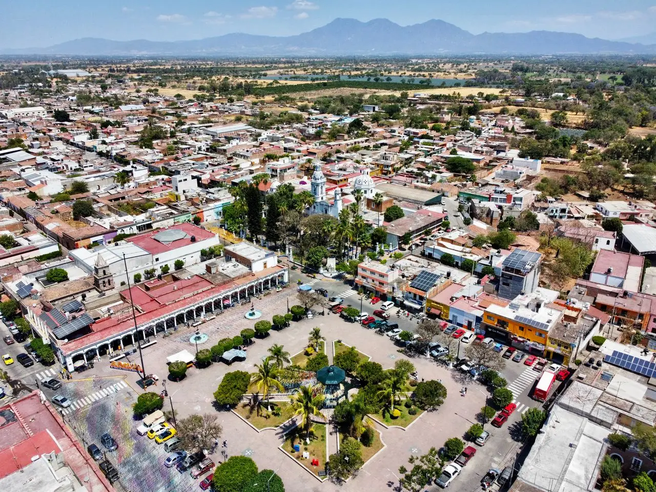Aerial view showcasing San Martín de Hidalgo's picturesque plaza and surrounding cityscape.